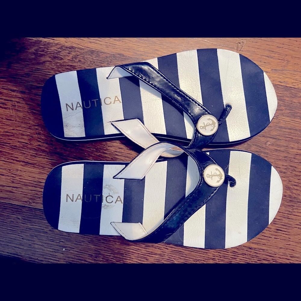 Nautica Flip Flops